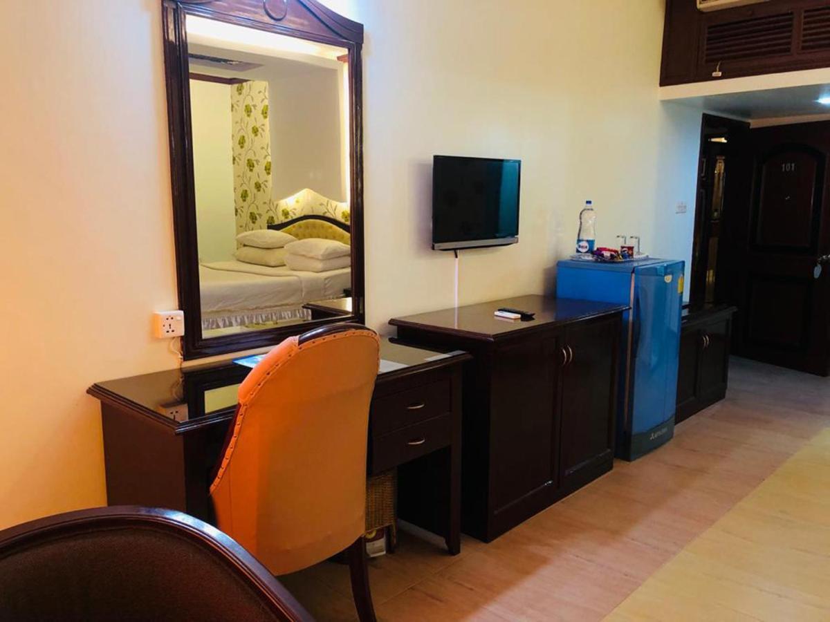 Grand Park Hotel Chittagong Exteriör bild